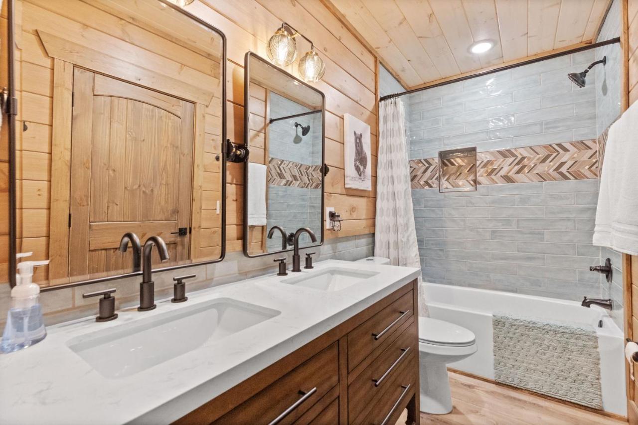 Mins To Gburg Sleeps 8 Hot Tub Arcade Area Pool Villa Gatlinburg Kültér fotó