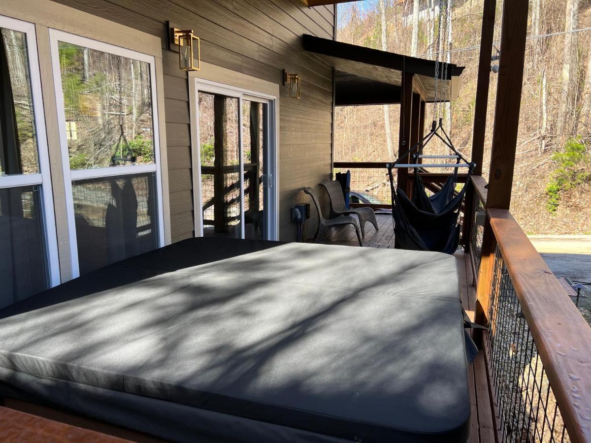Mins To Gburg Sleeps 8 Hot Tub Arcade Area Pool Villa Gatlinburg Kültér fotó