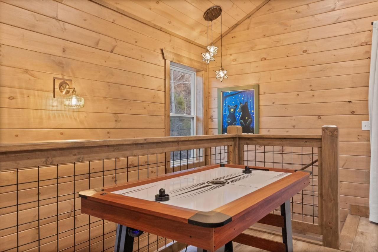 Mins To Gburg Sleeps 8 Hot Tub Arcade Area Pool Villa Gatlinburg Kültér fotó