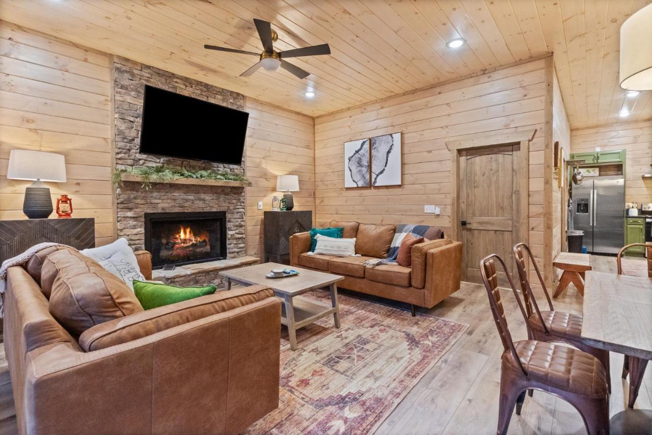 Mins To Gburg Sleeps 8 Hot Tub Arcade Area Pool Villa Gatlinburg Kültér fotó
